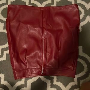 Mid-rise skirt, red, leather